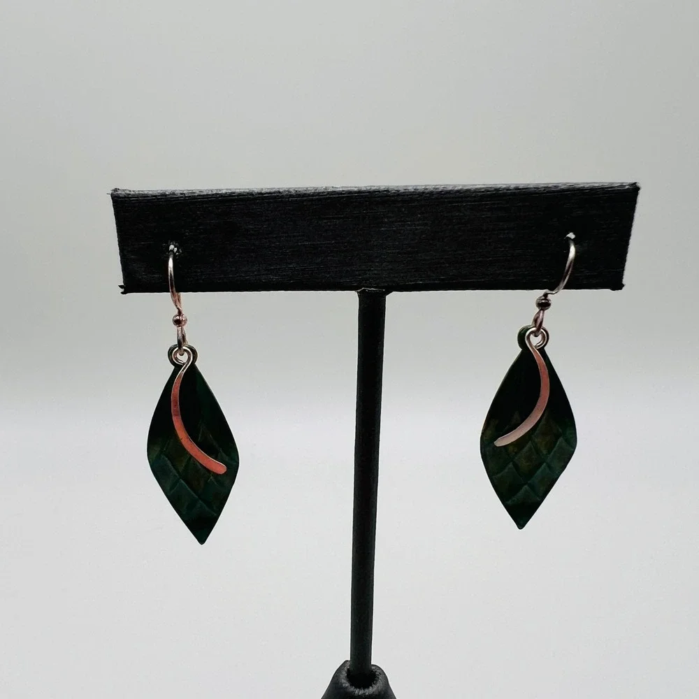Green Enamel Leaf Dangle Earrings Silver Tone Textured Diamond Pattern Boho